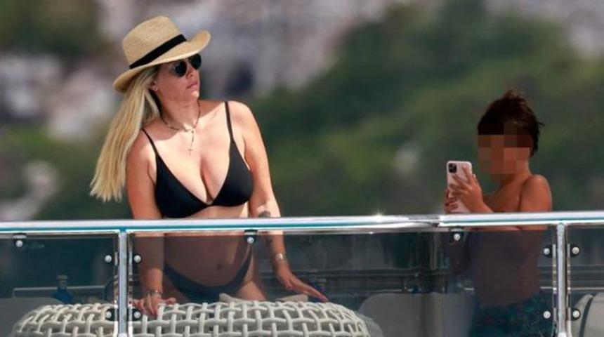 Wanda Nara, tatilde fotoğraflarını oğluna &ccedil;ektirirken yakalandı