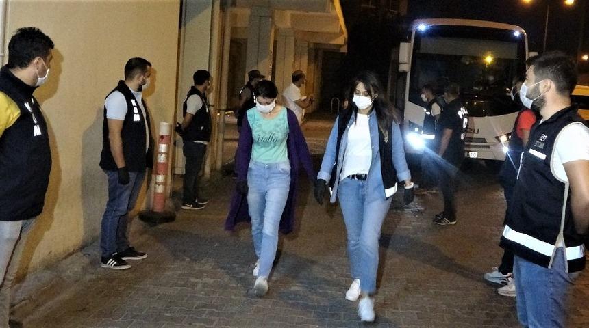 Uşak merkezli 12 ilde ger&ccedil;ekleştirilen FET&Ouml;/PDY operasyonunda 5 kadın tutuklandı
