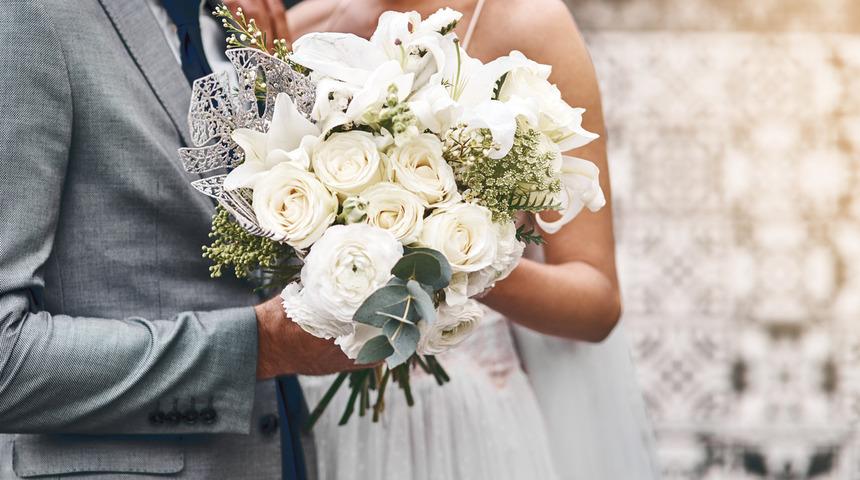Koronavir&uuml;s olduğunu &ouml;ğrenen yeni gelin, iki d&uuml;ğ&uuml;ne daha gitti!