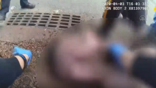 ABD'de polisin g&ouml;zaltısı esnasında hayatını kaybeden gencin ailesi g&ouml;r&uuml;nt&uuml;leri yayınladı