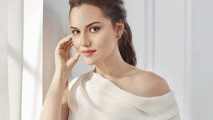 Fahriye Evcen ekranlara d&ouml;n&uuml;yor mu? Hayranlarını heyecanlandıran mesaj