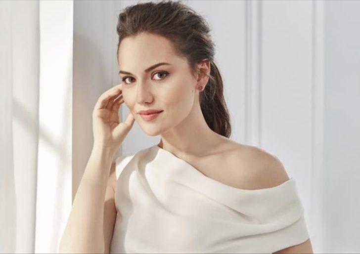 Fahriye Evcen ekranlara d&ouml;n&uuml;yor mu? Hayranlarını heyecanlandıran mesaj