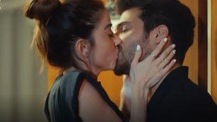 Bay Yanlış 11. yeni b&ouml;l&uuml;m fragmanı yayınlandı! Ezgi ve &Ouml;zg&uuml;r aşklarını ilan ediyor! Bay Yanlış 10. son b&ouml;l&uuml;m izle