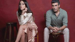 Cansu Dere ve Caner Cindoruk, Doctor Foster uyarlaması dizide rol alacak!