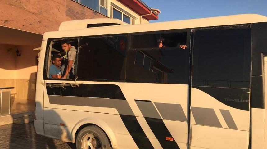 Van&rsquo;da 17 kişilik minib&uuml;ste 65 ka&ccedil;ak g&ouml;&ccedil;men yakalandı