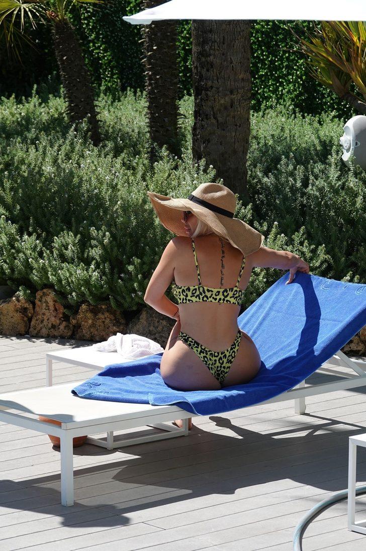 Chloe Ferry leopar bikinisiyle tatilde G3