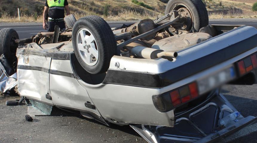 Adıyaman Kahta&rsquo;da iki otomobil &ccedil;arpıştı: 5 yaralı