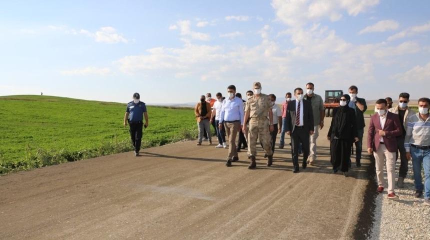 Kars&rsquo;ta k&ouml;y yolları asfaltla kaplanıyor