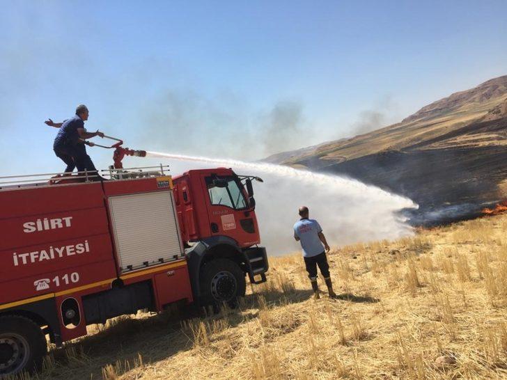 Siirt’te 3 köyü tehdit eden yabani ot yangını söndürüldü G2