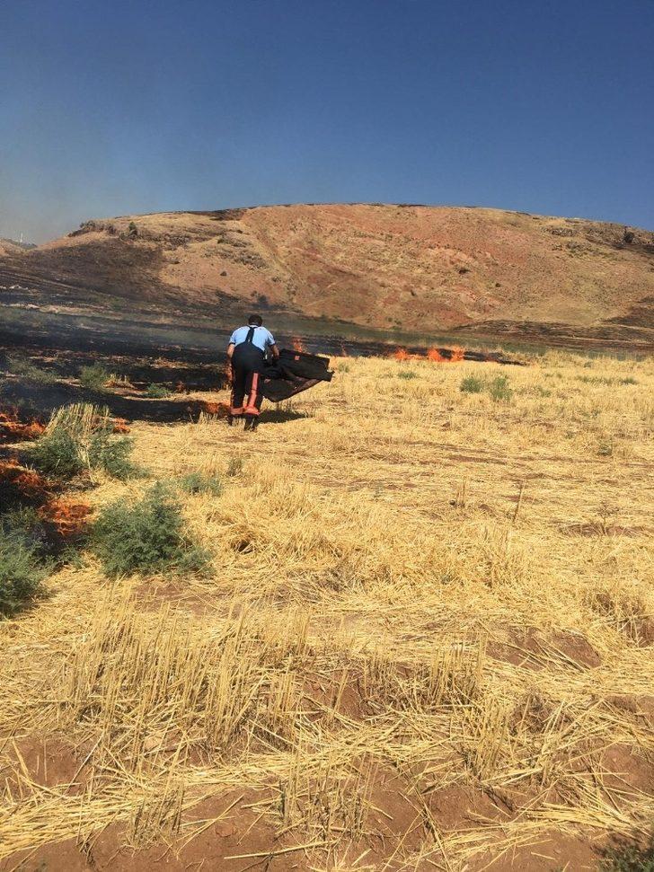 Siirt’te 3 köyü tehdit eden yabani ot yangını söndürüldü G5