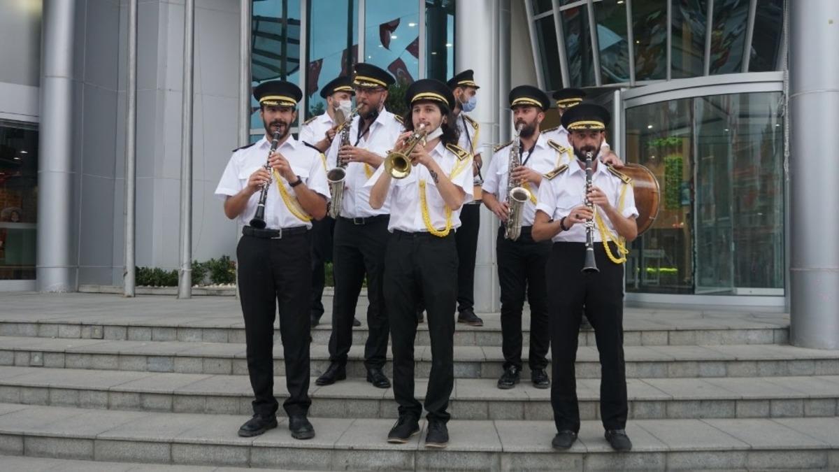 İzmit Belediyesi&rsquo;nin yeni bando ekibinden her cuma m&uuml;zik resitali