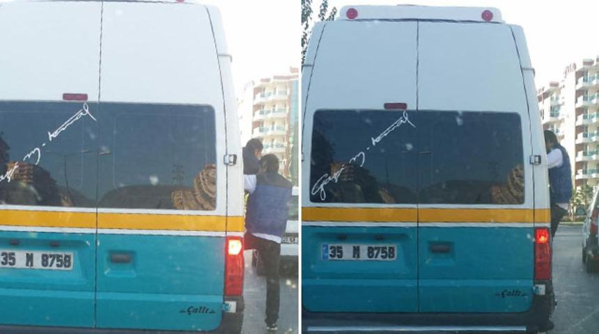 İzmir'de tepki &ccedil;eken g&ouml;r&uuml;nt&uuml;! B&ouml;yle yolculuk yaptı