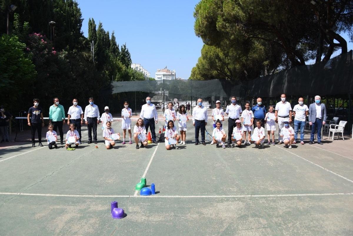 Salihli&rsquo;de &rsquo;Değerli Zamanlar&rsquo; projesi sona erdi