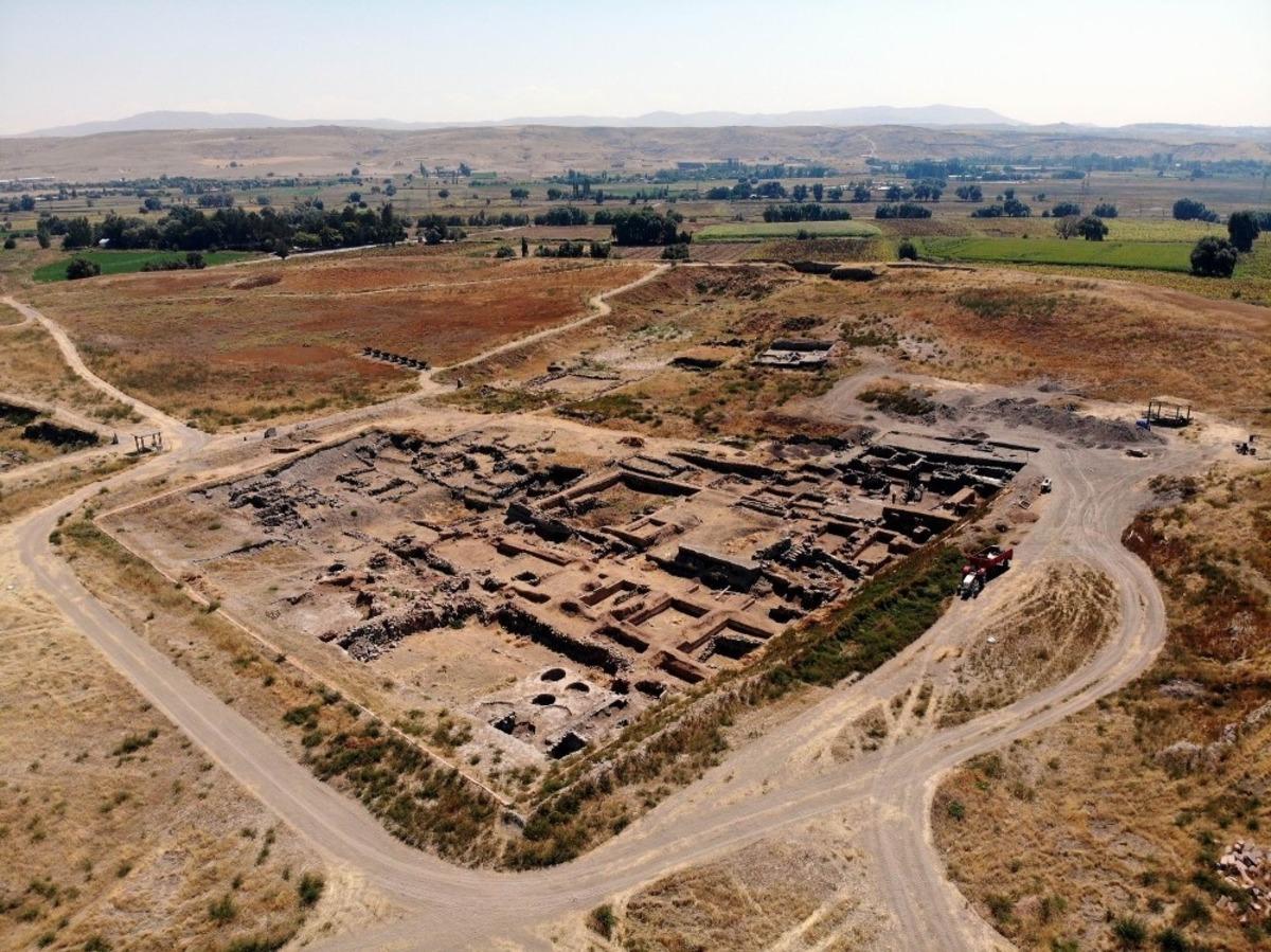 (&Ouml;zel) 4 bin 300 yıl &ouml;nceki inanışları yansıtan eserler g&uuml;n y&uuml;z&uuml;ne &ccedil;ıkıyor