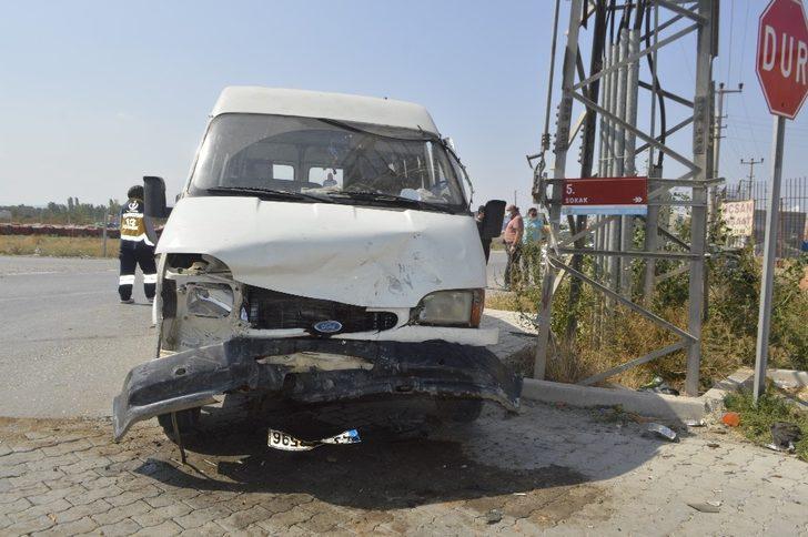 Tavşanlı’da trafik kazası: 3 yaralı G3