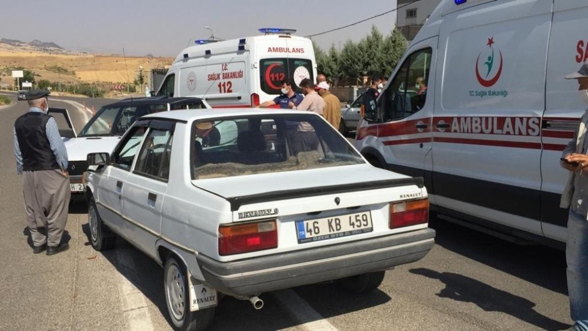 Otomobiller &ccedil;arpıştı: 4 Yaralı