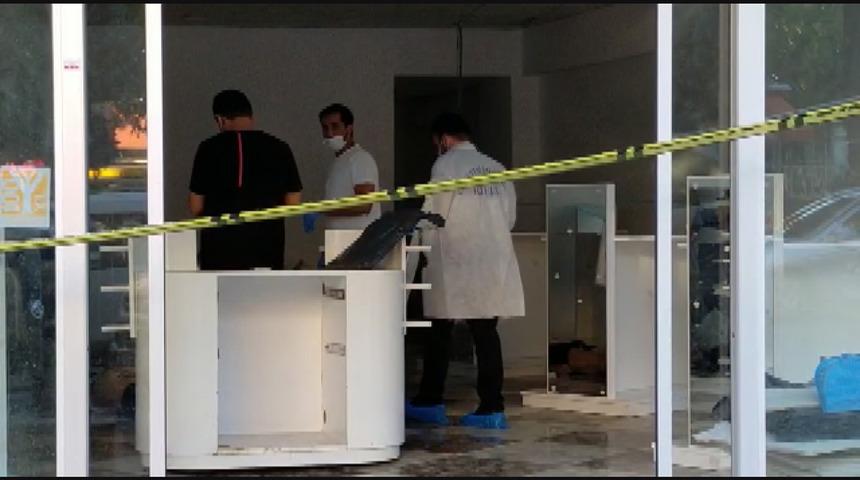 Pendik'te mobilya indirirken fenaşalan kişi öldü