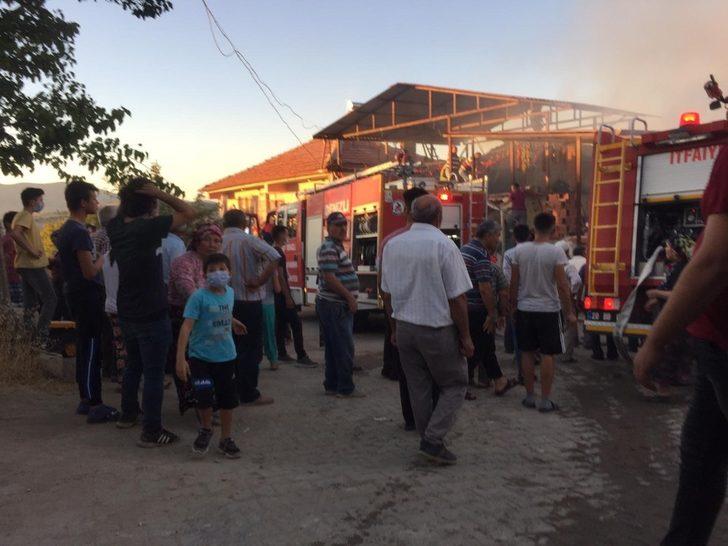Denizli’de çıkan yangında ev kullanılamaz hale geldi G2