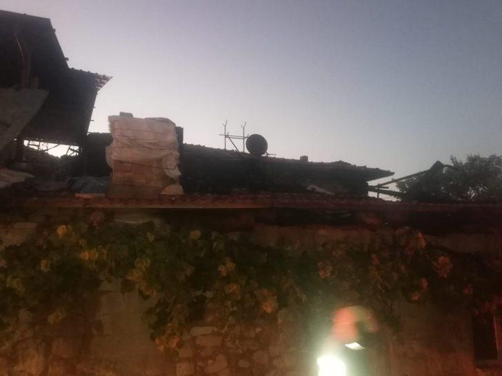 Denizli’de çıkan yangında ev kullanılamaz hale geldi G4