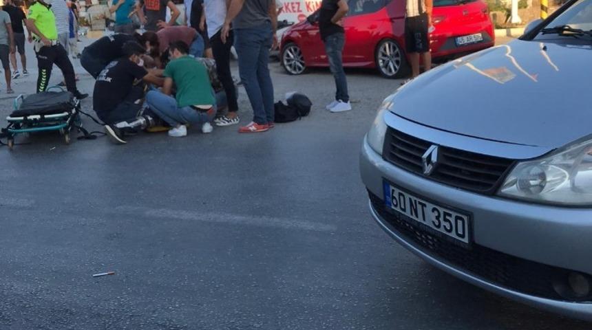 Kuşadası’nda motosiklet ile otomobil çarpıştı; 1 ağır yaralı