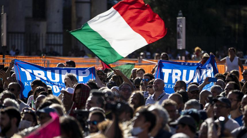 İtalya’da koronavirüs önlemleri protesto edildi