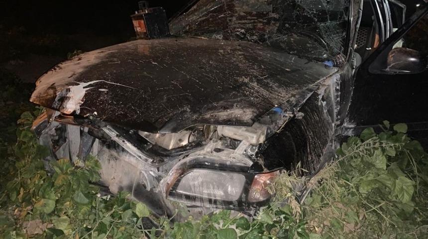 Otomobil şarampole yuvarlandı