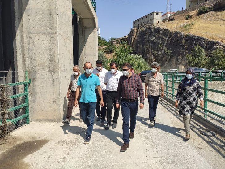 Tut Kaymakamı Tugay fıstık hasadına katıldı G3