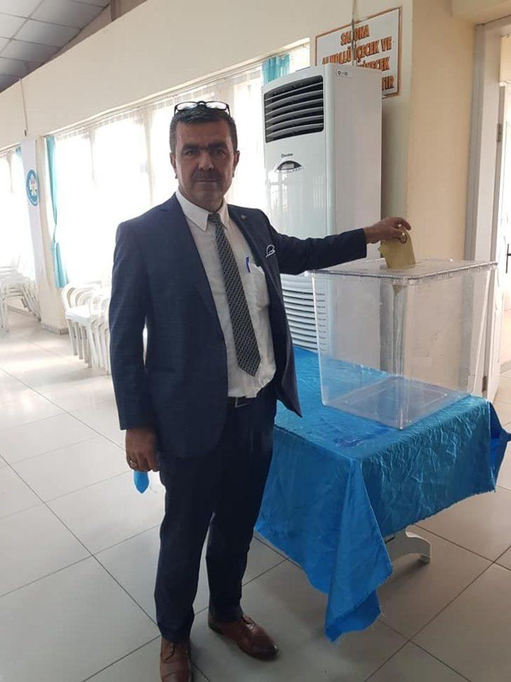 Kırkağaç MHP’de Halil Boğaz güven tazeledi G3