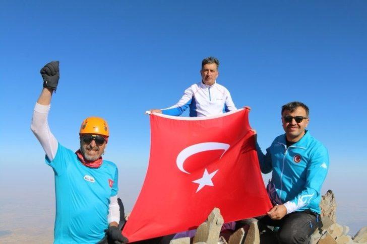 Zirvede Sivas Kongresi gururu G2