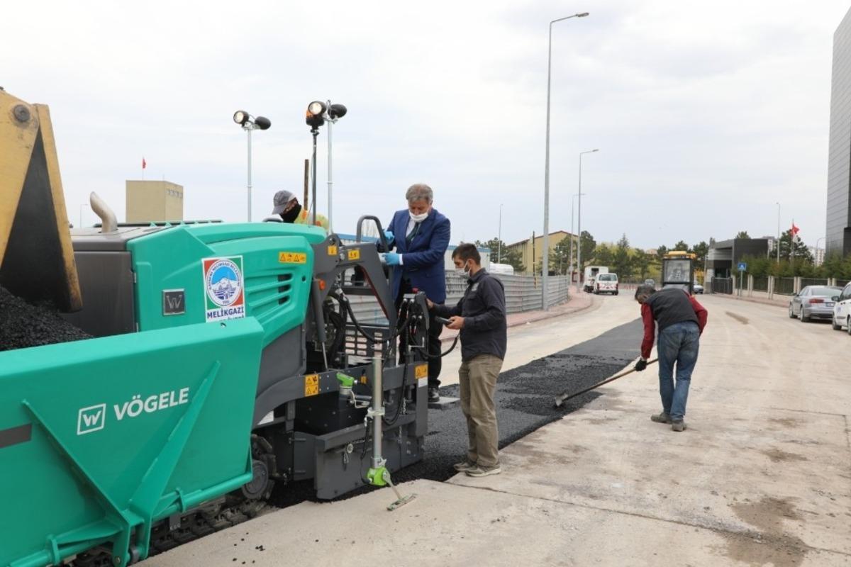 Mini asfalt makinası ile Melikgazi&rsquo;de asfaltsız yol kalmayacak