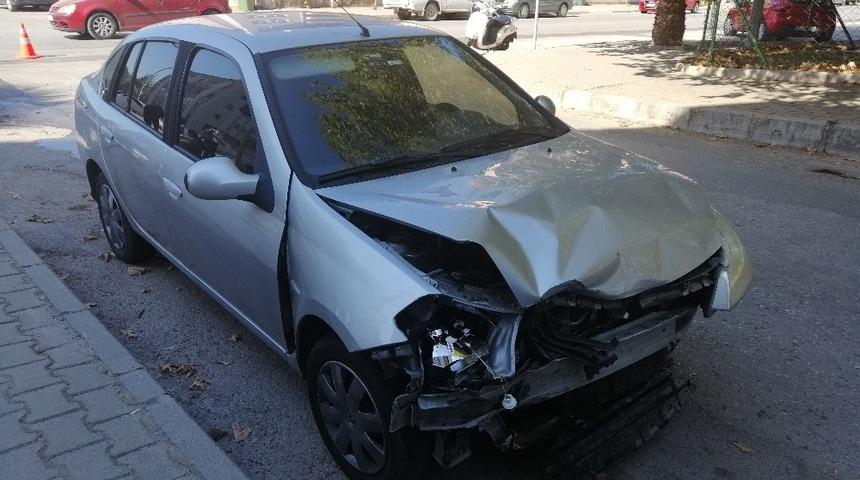 KPSS&rsquo;ye yetişmeye &ccedil;alışan iki kişinin yaptığı kaza kameralara yansıdı