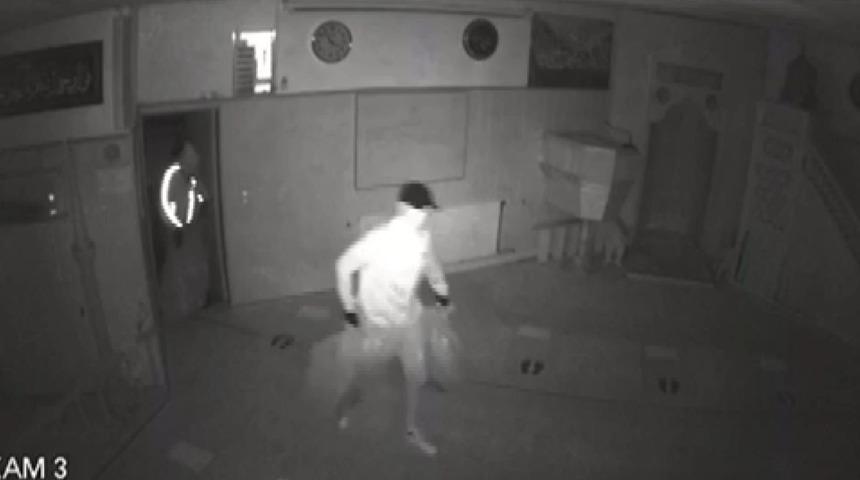 Almanya'da camide soygun güvenlik kamerasında