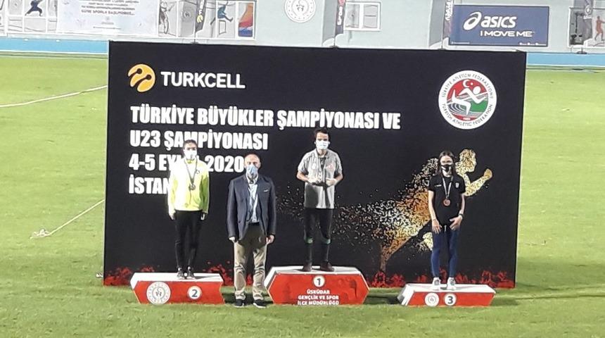 Karslı atletler İstanbul&rsquo;da dereceye girdi