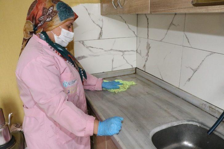 Yaşlı çiftin ihtiyaçlarını Büyükşehirli evlatları karşılıyor G5