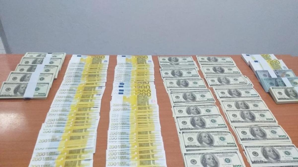 Kontrol kaleminden ge&ccedil;en farklı seri numaralı sahte d&ouml;vizler şaşkınlık verdi