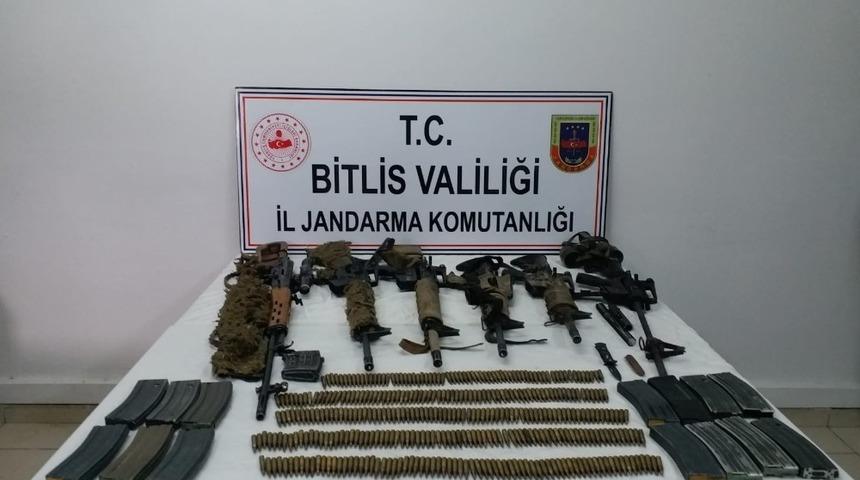 Bitlis’teki terör operasyonunda çok sayıda silah ve mühimmat ele geçirildi