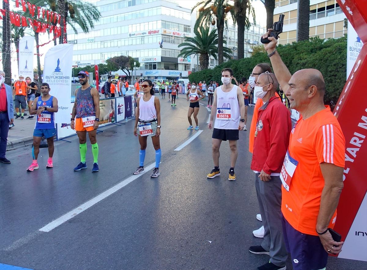 9 Eyl&uuml;l İzmir Yarı Maratonu koşuldu
