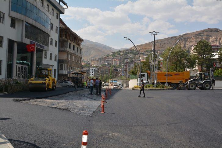 Vali Akbıyık asfalt çalışmalarını denetledi G4