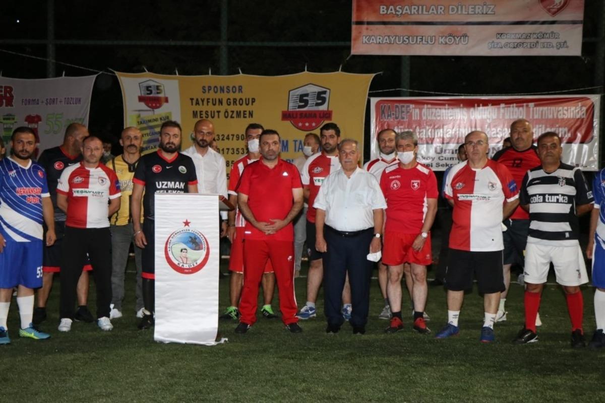 500 Kavaklı gen&ccedil; yeşil sahada