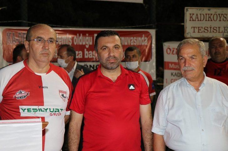 500 Kavaklı genç yeşil sahada G4