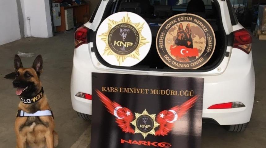 Kars&rsquo;ta 3 kilo esrar ele ge&ccedil;irildi