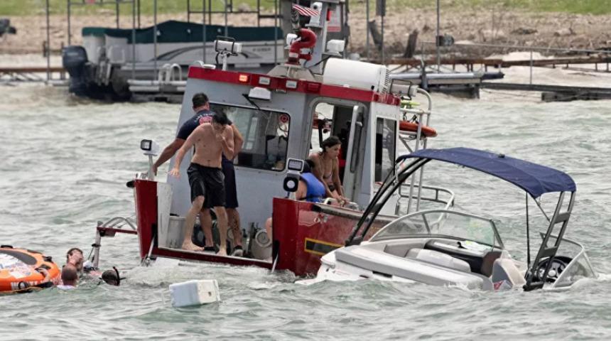 Teksas'ta Trump yanlısı tekne ge&ccedil;idi d&uuml;zenleyenler kendi yarattıkları dalgada battı