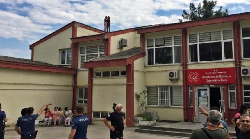 &Ccedil;ocuk yuvasında hareketli dakikalar! Sinir krizi ge&ccedil;irdiler