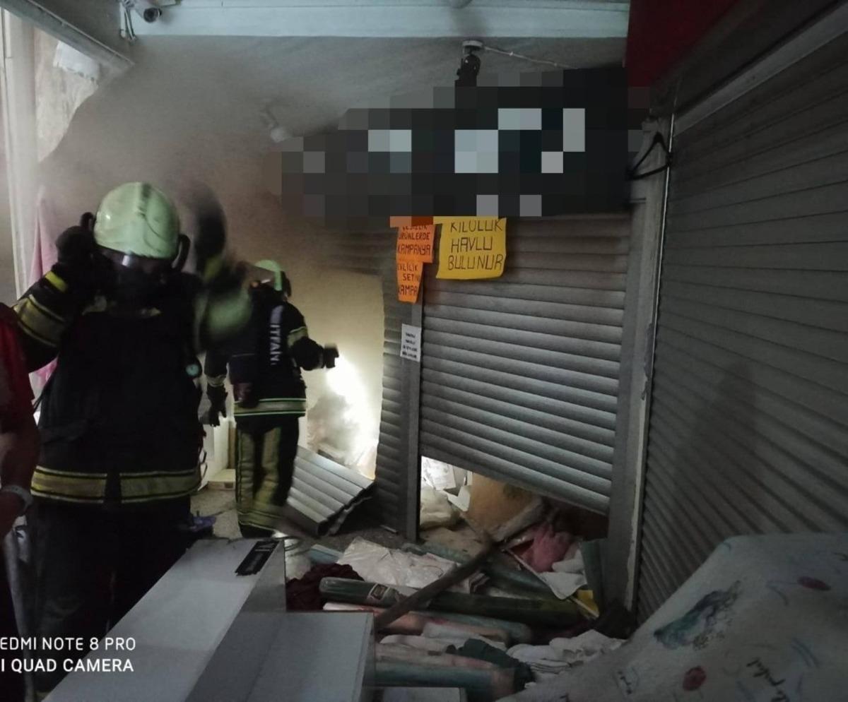 Turistlerin ve vatandaşların uğrak noktası olan iş hanında yangın &ccedil;ıktı