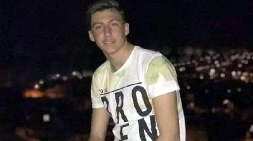 Yarış yapan motosikletlilere otomobil &ccedil;arptı! &Ouml;l&uuml; ve yaralılar var