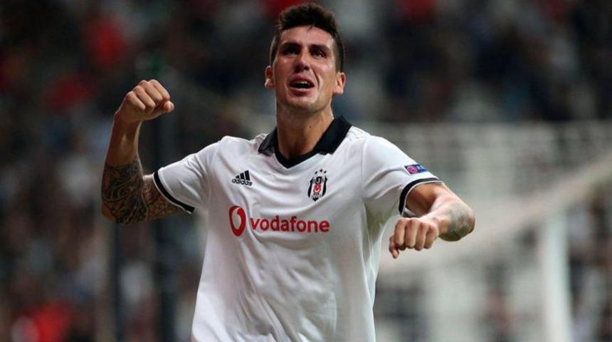 Beşiktaş, Enzo Roco'nun s&ouml;zleşmesini feshetti