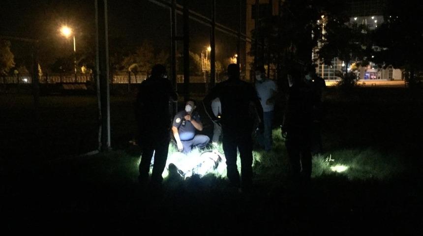 Kayseri silahlı yaralama ihbarına giden polis, boş arazide alkoll&uuml; şahıs buldu