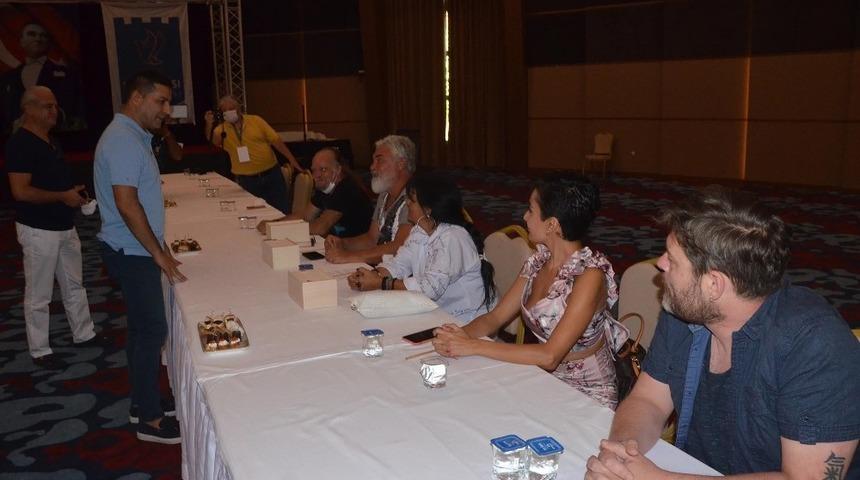 Başkan G&uuml;nel j&uuml;ri &uuml;yeleriyle buluştu