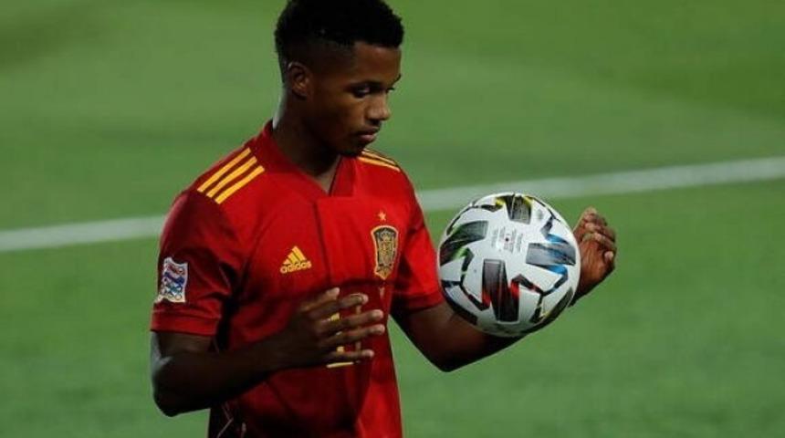 Ansu Fati tarih yazmaya devam ediyor