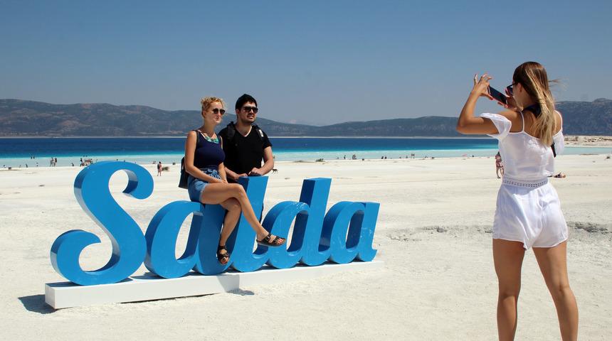 'Türkiye'nin Maldivleri' Salda Gölü'ne ziyaretçi akını